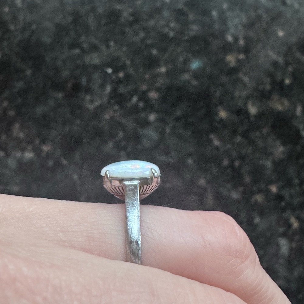 Vintage White Opal Sterling Silver Ring Size 6.5 weight 2.7 grams - Picture 5 of 10